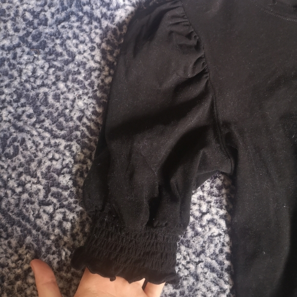 Puffed Sleeves Black T-shirt - Picture 5 of 7